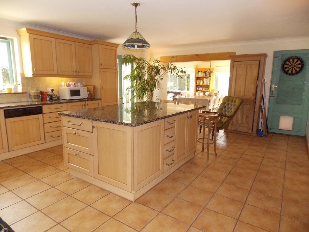 مبيت وإفطار ليسكيرد Trecarne House المظهر الخارجي الصورة